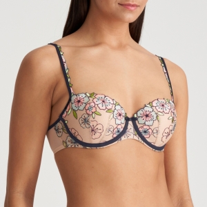 0102649 autumn leaf