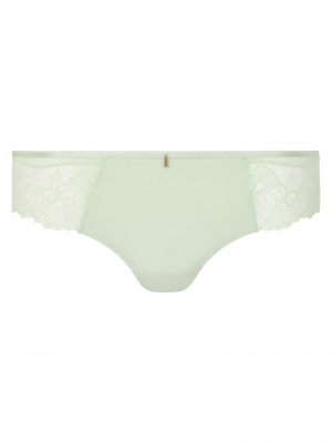 C17Q40 green lily