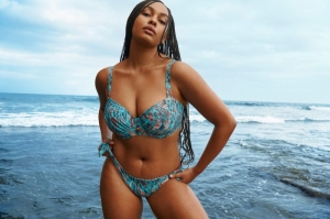 4012816 Turquoise seas